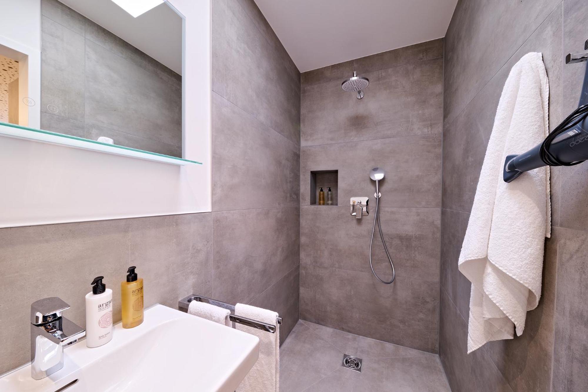 Xzllenz Traum Studio-Apartment, Frei-Parken, U-Bahn, Kueche Nürnberg Dış mekan fotoğraf